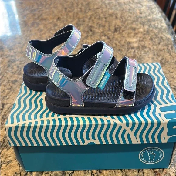 NWOT original box Native toddler girl size 5 Charley Hologram sandal - Picture 1 of 4